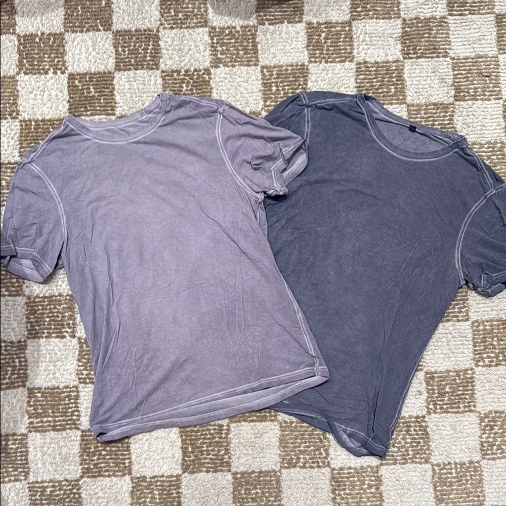 Lululemon Set of Two Casual T-Shirts in Gray and Purple M
